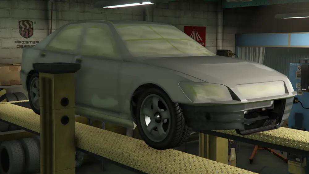 Sultan خرابه داخل Los Santos Customs.