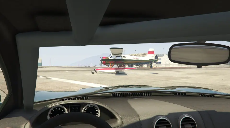 یک Dodo که در فرودگاه بینالمللی لسسانتوس در GTA Online تحویل داده شده است.