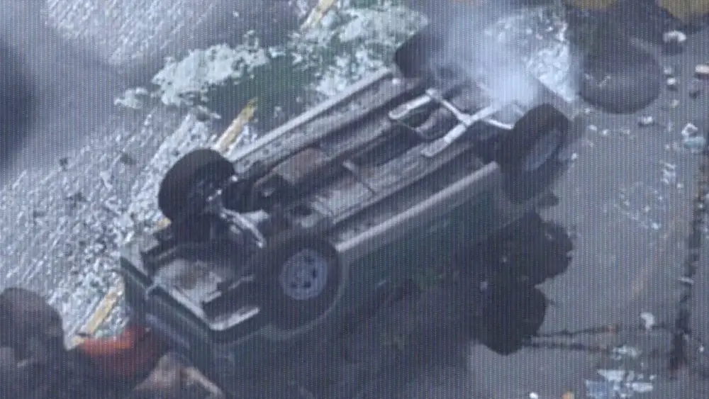 یک Vapid SUV واژگونشده روی بزرگراه در تریلر اول.